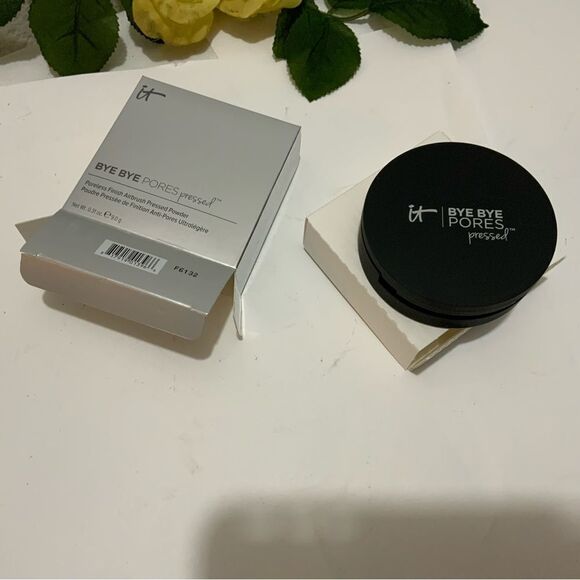 NEW.  It Cosmetics,  Bye Bye Pores Pressed Powder.  Translucent - Picture 4 of 4